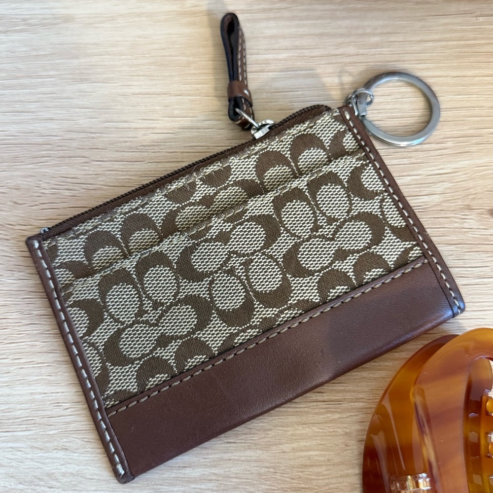 90’s Coach Brown and Tan Signature Keychain Wallet